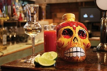 tequila y mezcal en bar en Bogota
